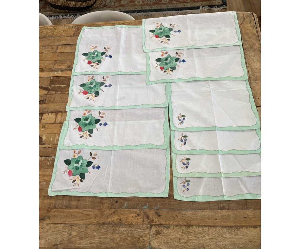 Vtg Embroidered Floral Applique 6 Placemats 4 Napkins 10 pc Set